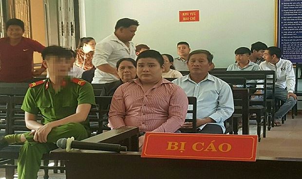 Bé gái bị hại đời sau khi đập đá cùng nhóm thanh niên