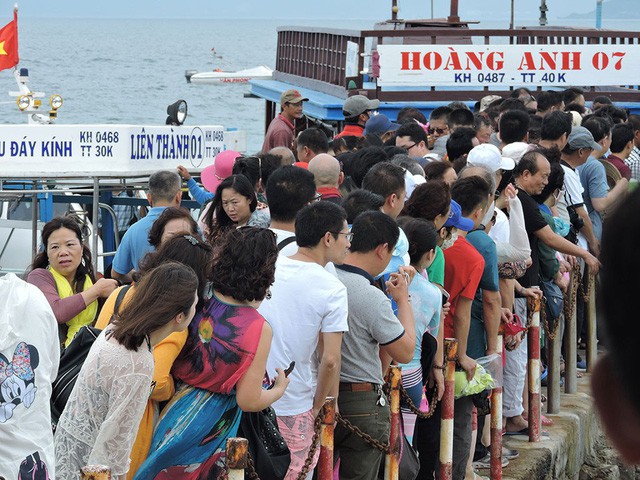 TS. Lương Hoài Nam: Mỗi năm thu hàng tỷ đô từ khách Trung Quốc, sao lại bài xích họ?