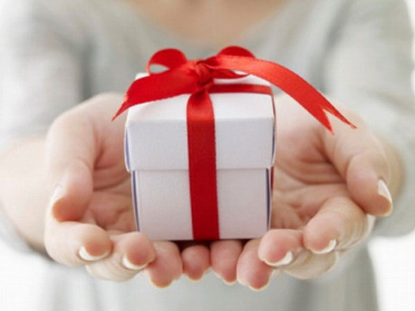 Một phụ nữ ở Sài Gòn sập bẫy quà từ thiện triệu đô