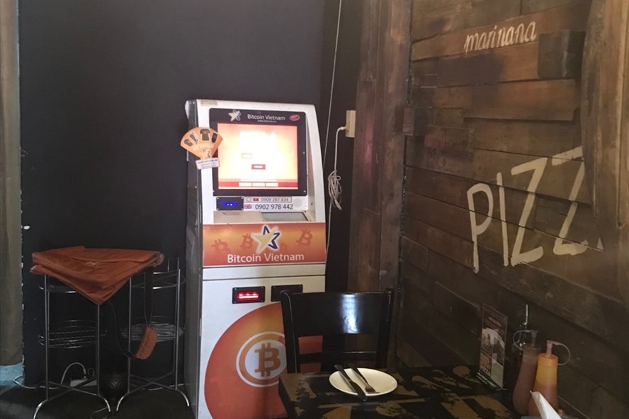 Mua bán tiền ảo bằng máy ATM âm thầm diễn ra tại Sài Gòn