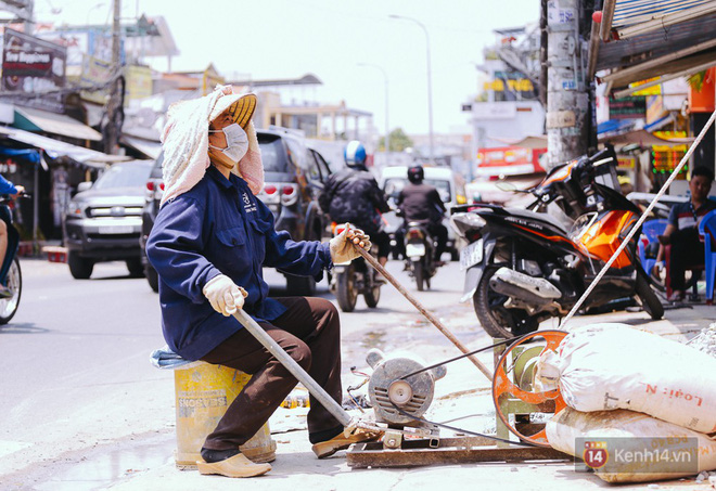 Chùm ảnh: Sài Gòn bước vào đợt nắng nóng đổ lửa, những ninja xuống phố Chùm ảnh: Sài Gòn bước vào đợt nắng nóng đổ lửa, những ninja xuống phố