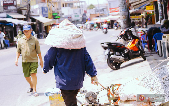 Chùm ảnh: Sài Gòn bước vào đợt nắng nóng đổ lửa, những ninja xuống phố