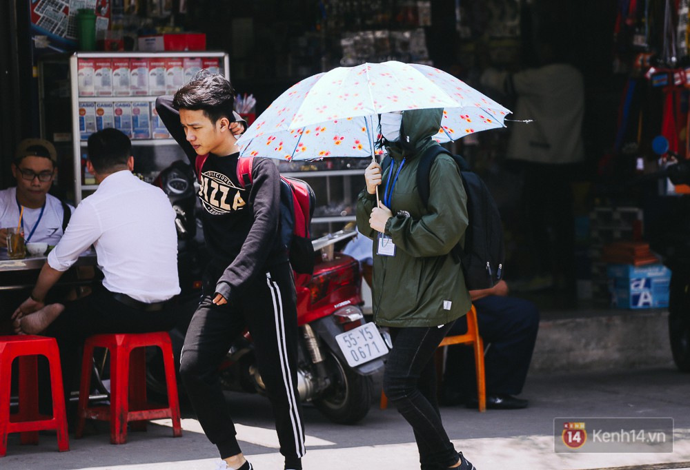 Chùm ảnh: Sài Gòn bước vào đợt nắng nóng đổ lửa, những ninja xuống phố