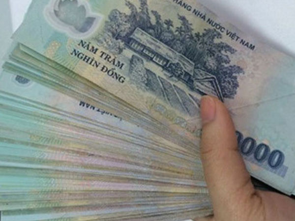 Bắt quả tang nữ kiểm sát viên nhận tiền của vợ bị can