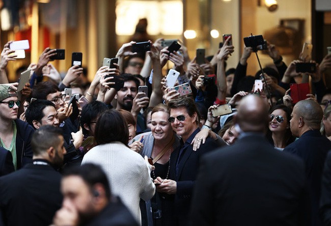 Dự họp báo phim nước ngoài không cát-xê, không đi thảm đỏ: Sao Việt được gì?