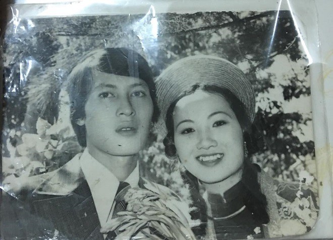 Ngắm ảnh cưới đã ố màu của bố mẹ mới thấy khi xưa xuân sắc mẹ mình cũng từng xinh đẹp biết bao