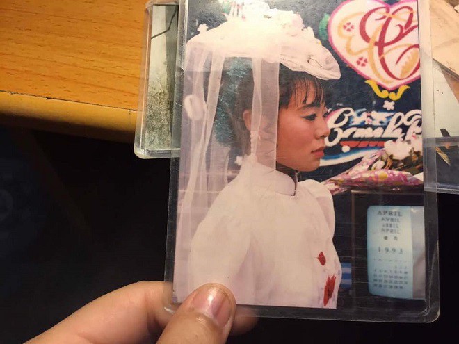 Ngắm ảnh cưới đã ố màu của bố mẹ mới thấy khi xưa xuân sắc mẹ mình cũng từng xinh đẹp biết bao