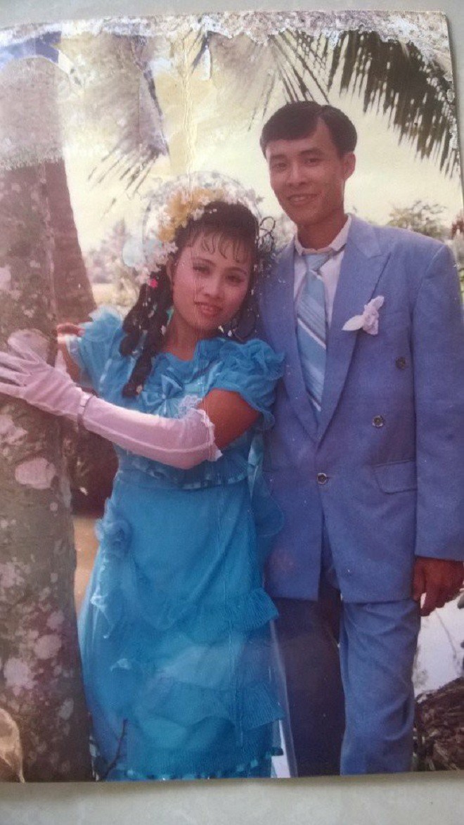 Ngắm ảnh cưới đã ố màu của bố mẹ mới thấy khi xưa xuân sắc mẹ mình cũng từng xinh đẹp biết bao