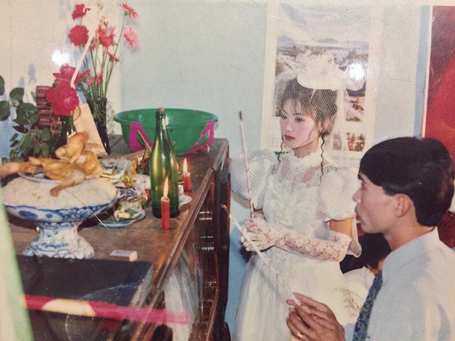 Ngắm ảnh cưới đã ố màu của bố mẹ mới thấy khi xưa xuân sắc mẹ mình cũng từng xinh đẹp biết bao