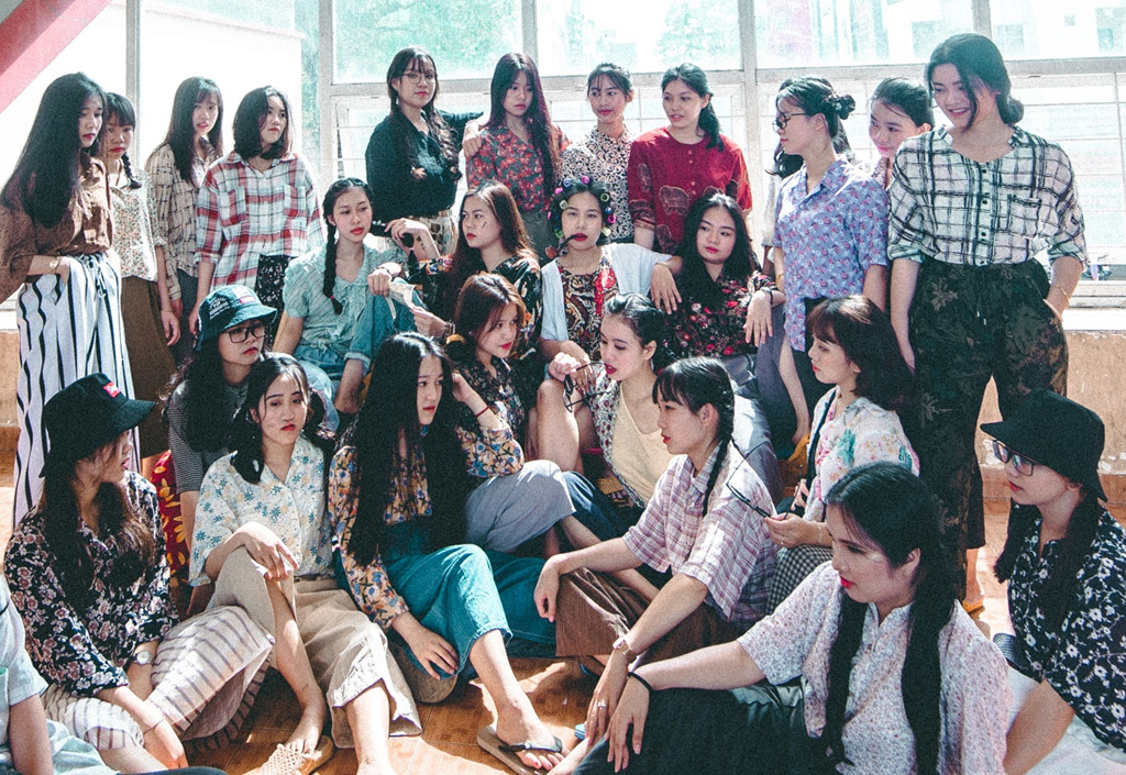 Ảnh kỷ yếu Bụi đời xóm chợ tinh nghịch của học sinh Đắk Lắk