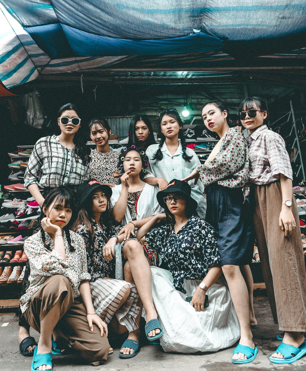 Ảnh kỷ yếu Bụi đời xóm chợ tinh nghịch của học sinh Đắk Lắk