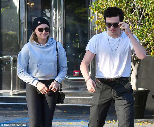 Brooklyn Beckham hẹn hò ăn tối với người mẫu Playboy mặc cho dư luận ném đá