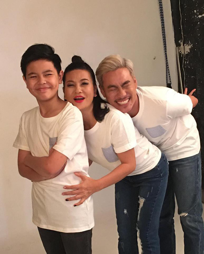 Showbiz Việt cũng có những cuộc tình kiểu chị đẹp mua cơm ngon cho tôi như thế này Showbiz Việt cũng có những cuộc tình kiểu chị đẹp mua cơm ngon cho tôi như thế này