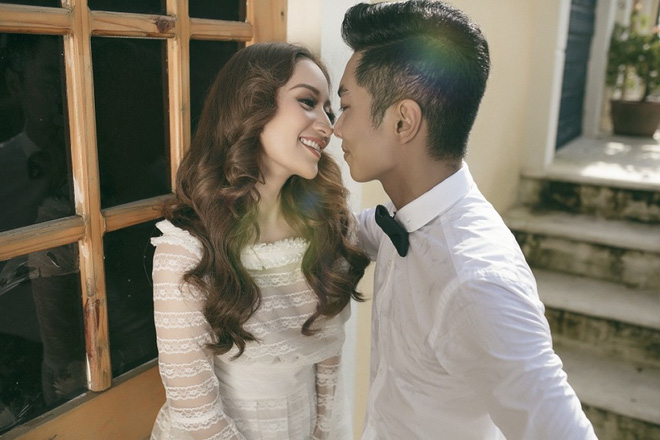 Showbiz Việt cũng có những cuộc tình kiểu chị đẹp mua cơm ngon cho tôi như thế này Showbiz Việt cũng có những cuộc tình kiểu chị đẹp mua cơm ngon cho tôi như thế này