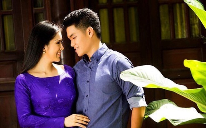 Showbiz Việt cũng có những cuộc tình kiểu chị đẹp mua cơm ngon cho tôi như thế này Showbiz Việt cũng có những cuộc tình kiểu chị đẹp mua cơm ngon cho tôi như thế này