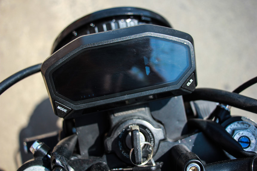 Honda CB400SF 15 tuổi lột xác với phong cách tracker tại Sài Gòn