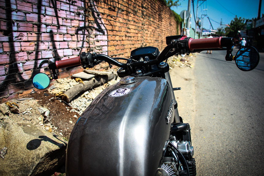 Honda CB400SF 15 tuổi lột xác với phong cách tracker tại Sài Gòn