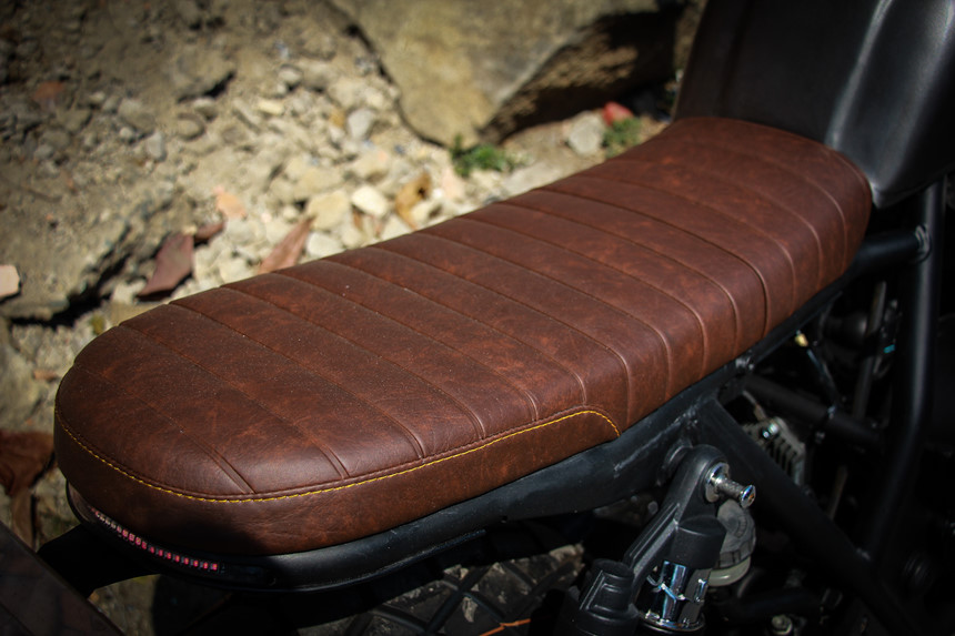 Honda CB400SF 15 tuổi lột xác với phong cách tracker tại Sài Gòn