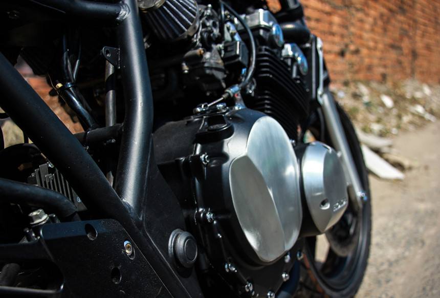 Honda CB400SF 15 tuổi lột xác với phong cách tracker tại Sài Gòn