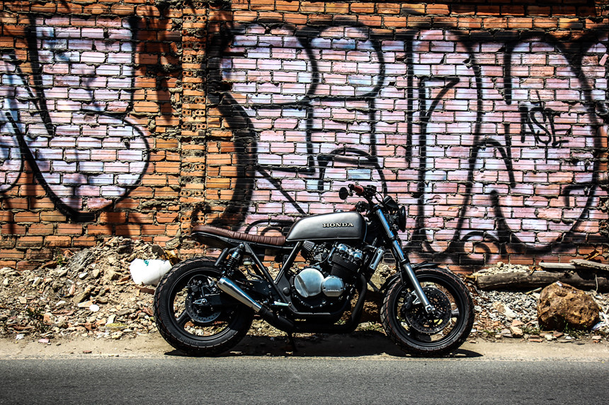 Honda CB400SF 15 tuổi lột xác với phong cách tracker tại Sài Gòn