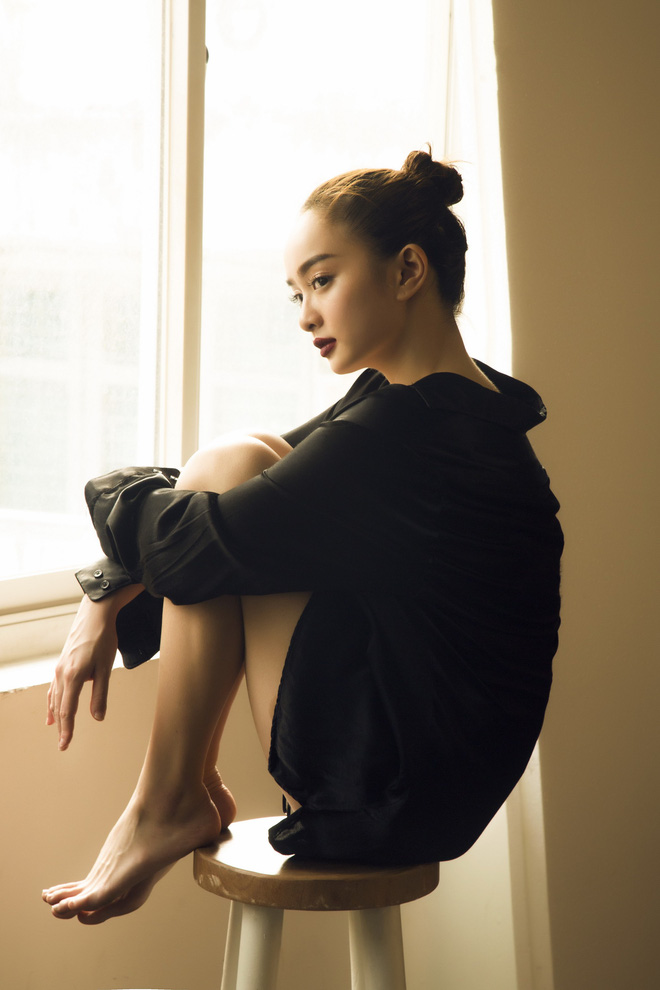 Kaity Nguyễn nổi loạn, gợi cảm cực hút hồn ở tuổi 19