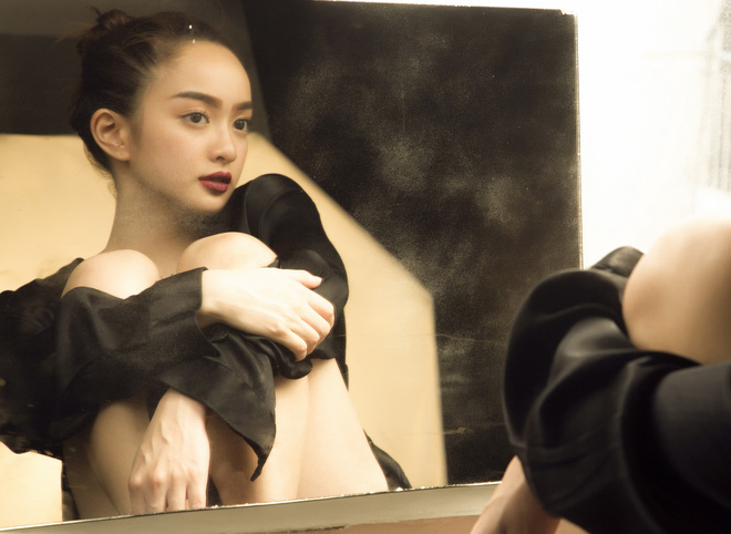 Kaity Nguyễn nổi loạn, gợi cảm cực hút hồn ở tuổi 19