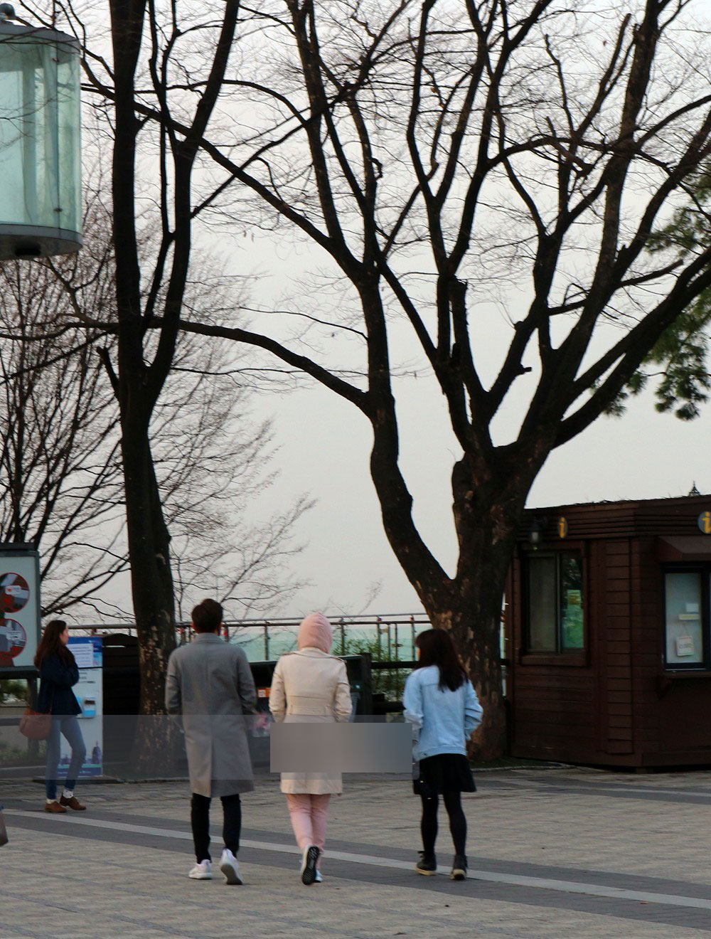 Rò rỉ hình ảnh Soobin Hoàng Sơn và bạn gái tin đồn đi chơi cùng nhau tại Hàn Quốc?