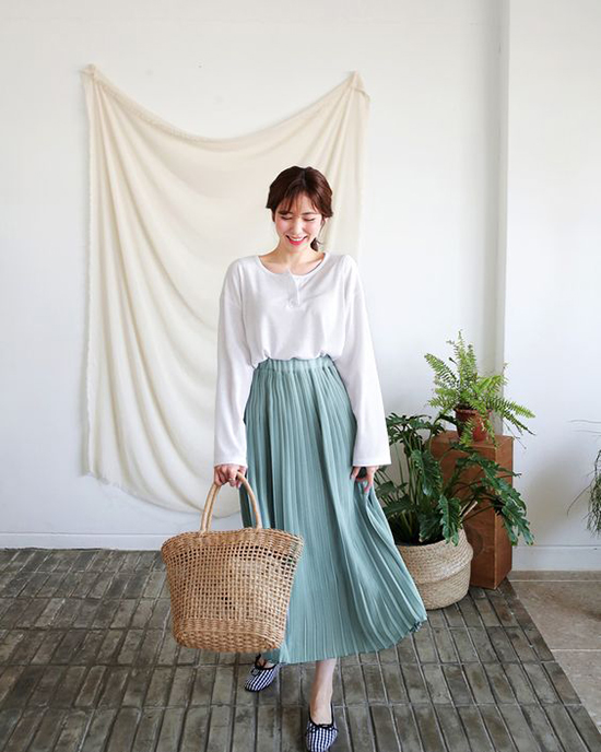 Phối đồ cùng túi nan, túi cói hot trend mùa hè