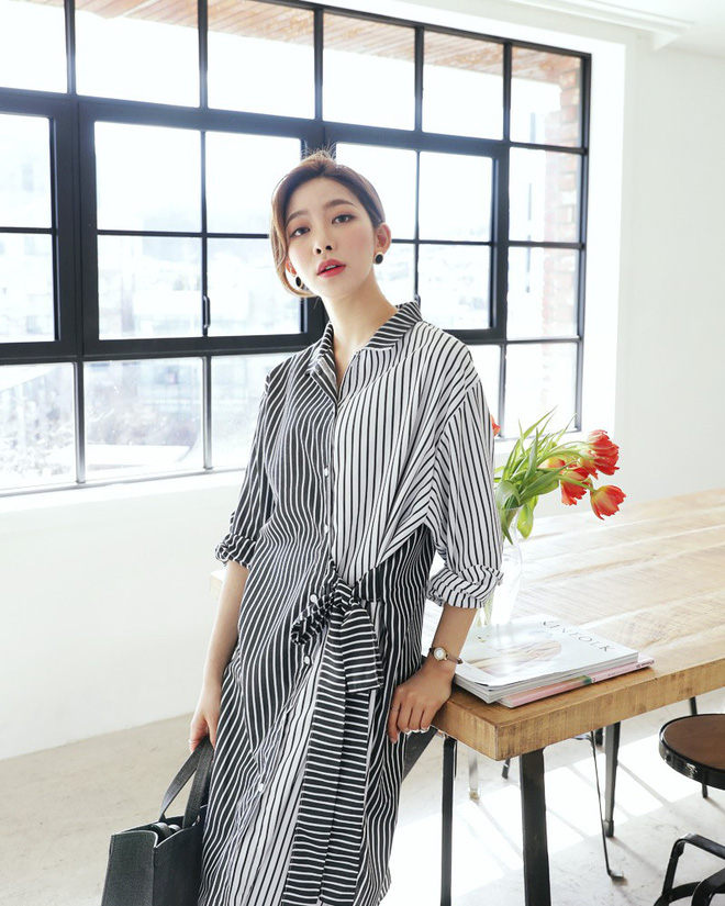 Trong loạt kiểu váy kẻ đang hot dịp đầu hè 2018, váy sơ mi vẫn là món đồ dễ mặc và luôn đẹp Trong loạt kiểu váy kẻ đang hot dịp đầu hè 2018, váy sơ mi vẫn là món đồ dễ mặc và luôn đẹp