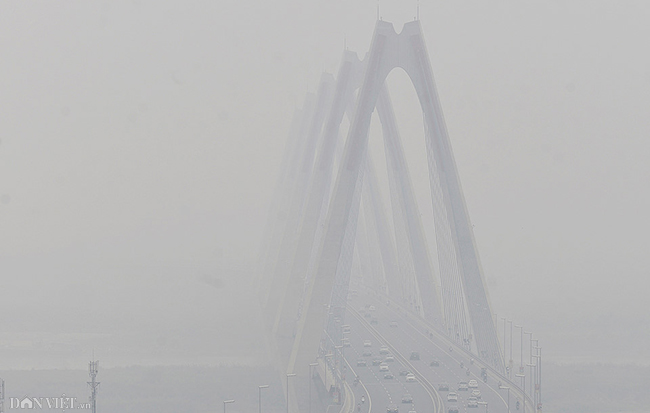 Ảnh: Sương mù mờ mịt bao phủ ngoại thành Hà Nội từ sáng đến trưa