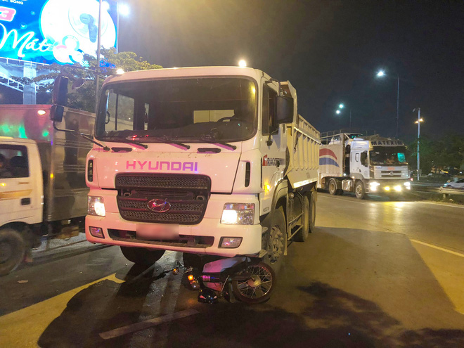 Mẹ mừng phát khóc vì điều kì diệu đến với con trai 8 tuổi sau khi bị xe ben cuốn trọn vào gầm