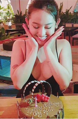 Giật mình vì Thúy Vi tăng cân, tung ảnh khoe vòng đầy 1 lấp ló Giật mình vì Thúy Vi tăng cân, tung ảnh khoe vòng đầy 1 lấp ló