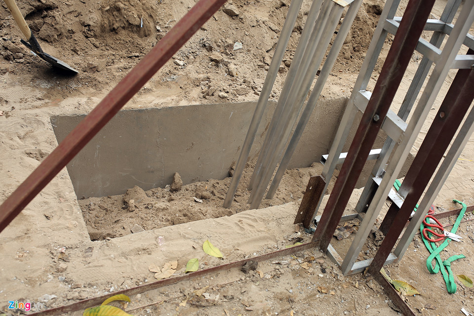 Ảo thuật gia đường phố thoát khỏi quan tài chôn dưới đất trong ít giây