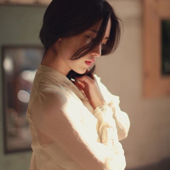 Đàn bà dẫu trải qua bao đau thương cũng đừng sống lạnh lùng như sỏi đá