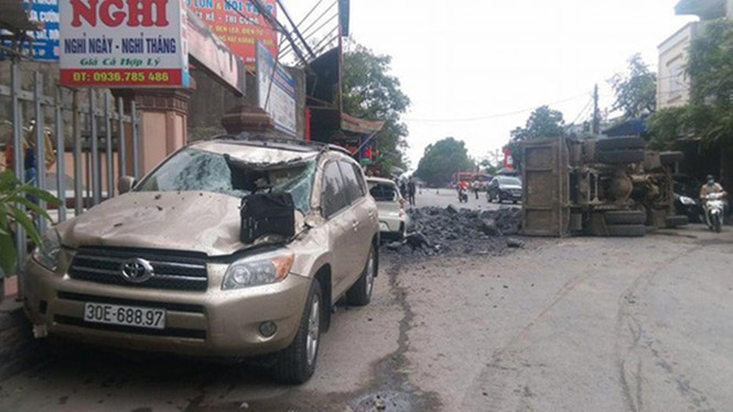 Vụ tài xế bẻ lái cứu nữ sinh: Chủ xe Toyota bị đâm hỏng không đề nghị truy tố