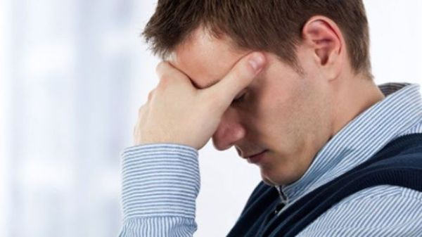 Đi công tác 6 tháng trở về, chồng chết sững khi vợ ra chào