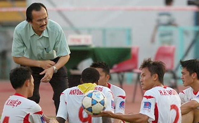 CLB Việt có nguy cơ mất hàng chục tỷ đồng vì bầu Thắng quyết phản đối bầu Tú