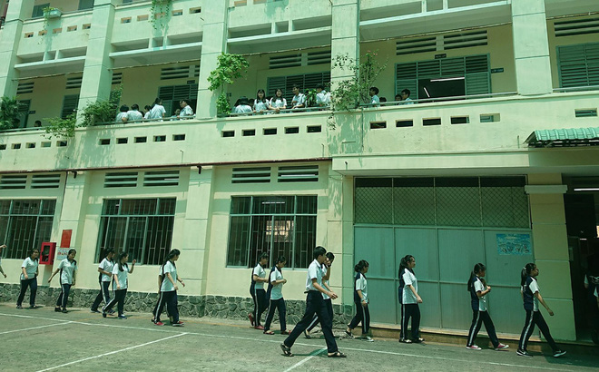 Cha mẹ nam sinh nhảy lầu tự tử: Ai cũng muốn con cái học tốt