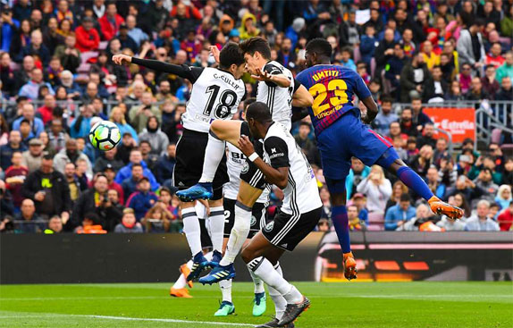 Gượng dậy sau cú sốc, Barca lập kỷ lục bất bại mới tại La Liga