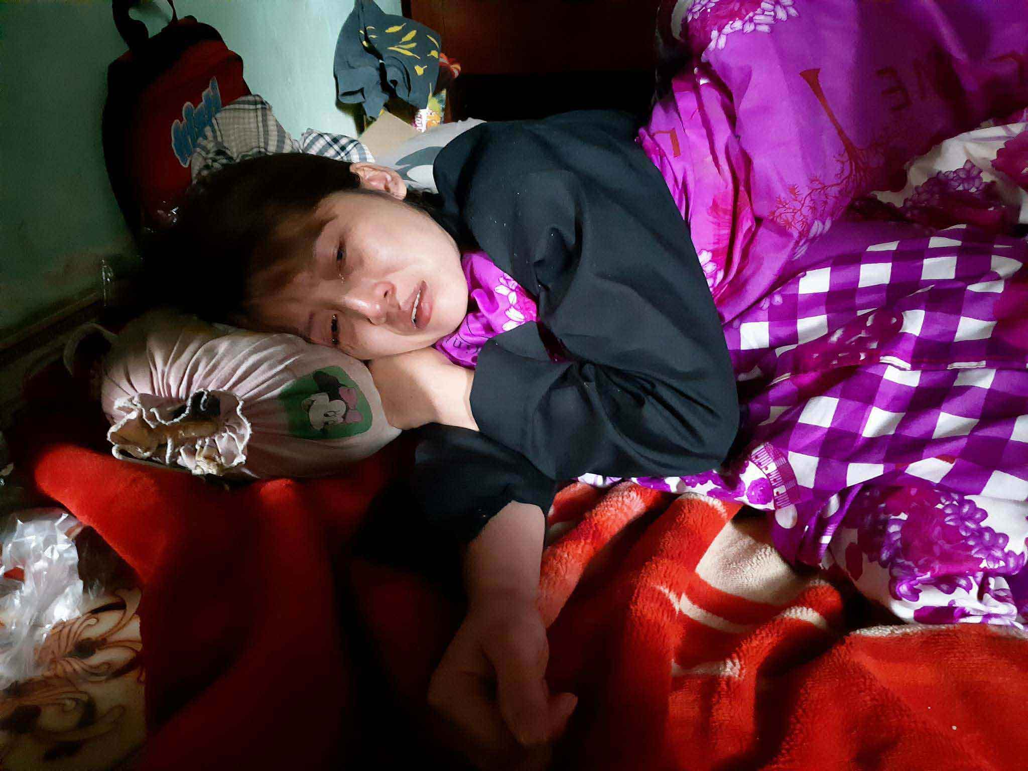 Mẹ bé trai bị kẻ lạ đâm tử vong: Tôi ra ngoài vài phút về thấy con trên vũng máu