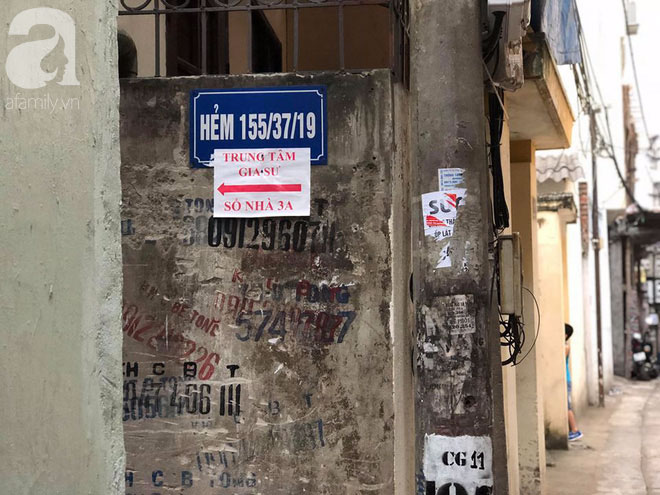 Nữ sinh kinh hãi kể lại giây phút bà chủ trung tâm gia sư cầm dao đưa người đàn ông dọa giết mình