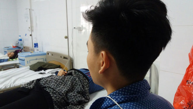 Nữ sinh kinh hãi kể lại giây phút bà chủ trung tâm gia sư cầm dao đưa người đàn ông dọa giết mình