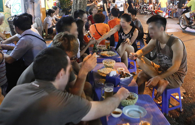 Quy định bán rượu bia theo giờ, ai giám sát?