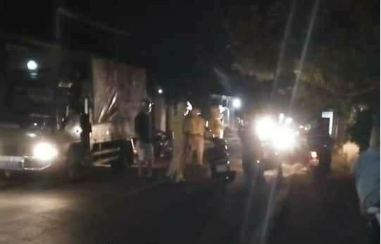 CSGT bị nhóm thanh niên chém gần đứt lìa ngón tay