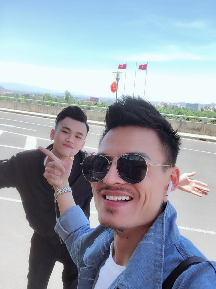 Xôn xao hình ảnh khiến dân mạng tò mò liệu đây có phải Hoa Vinh trước khi nổi tiếng trên Facebook?