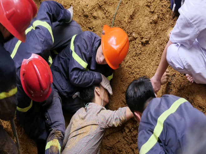Danh tính nạn nhân vụ sập đất do đào móng nhà: Có 2 vợ chồng cùng tử vong trong số 3 nạn nhân