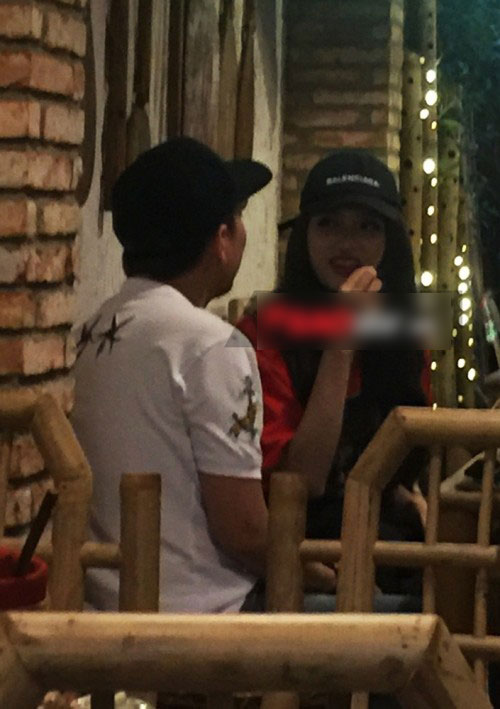 Hương Giang, Trường Giang bí mật đi ăn riêng, thân mật tiễn ra tận xe Hương Giang, Trường Giang bí mật đi ăn riêng, thân mật tiễn ra tận xe