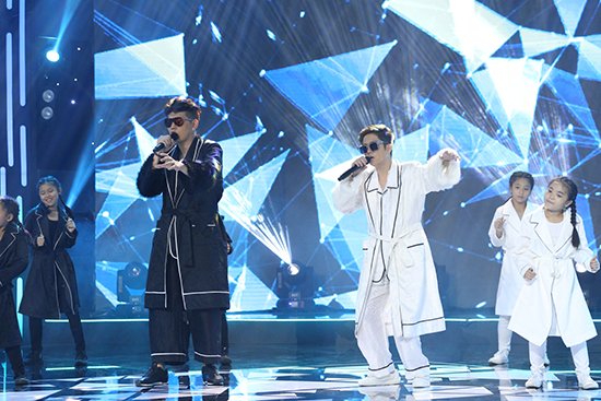 Lan Phương khóc khi vừa ôm bụng bầu vừa hát