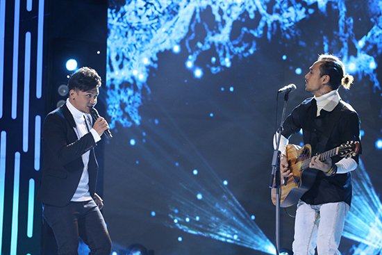 Lan Phương khóc khi vừa ôm bụng bầu vừa hát