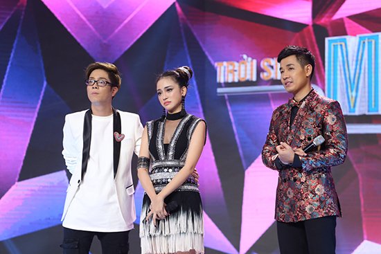 Lan Phương khóc khi vừa ôm bụng bầu vừa hát